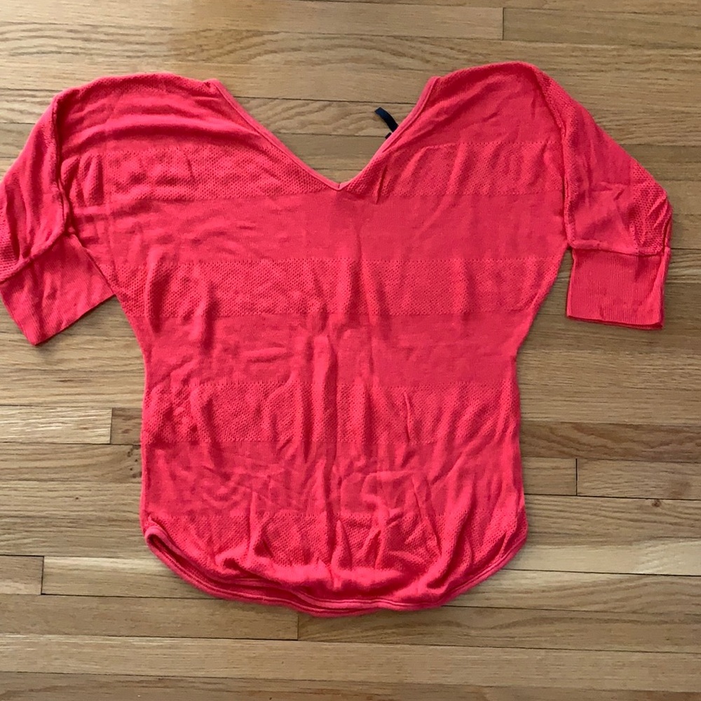 ⭐️Like new V neck lightweight sweater⭐️